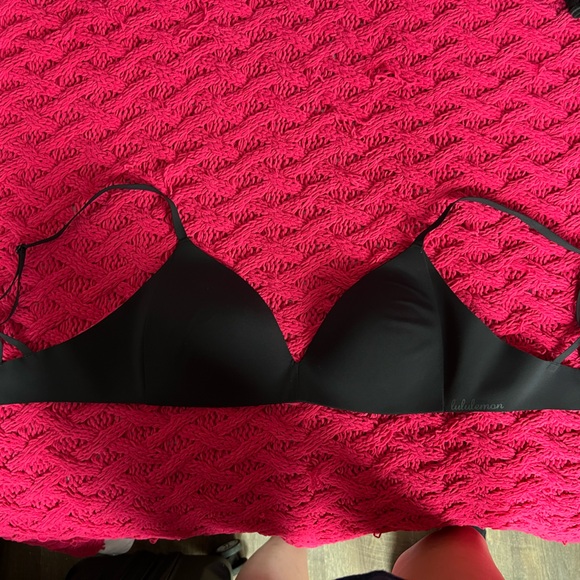 Black lululemon bra - Picture 1 of 2